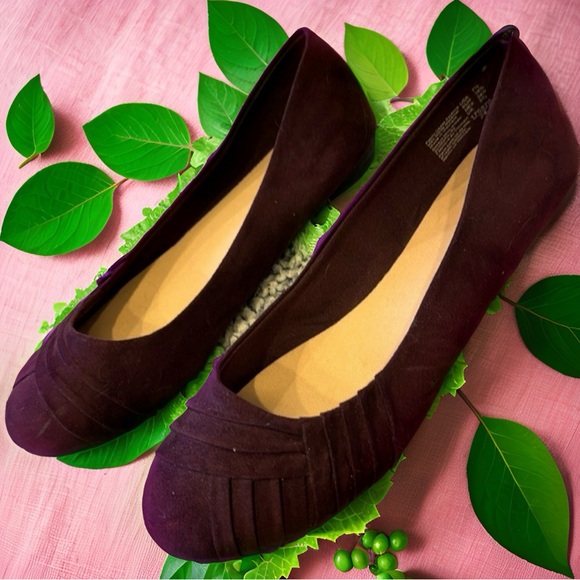 American Eagle flats- worn lightly once only for a film shoot - great condition - Picture 1 of 11